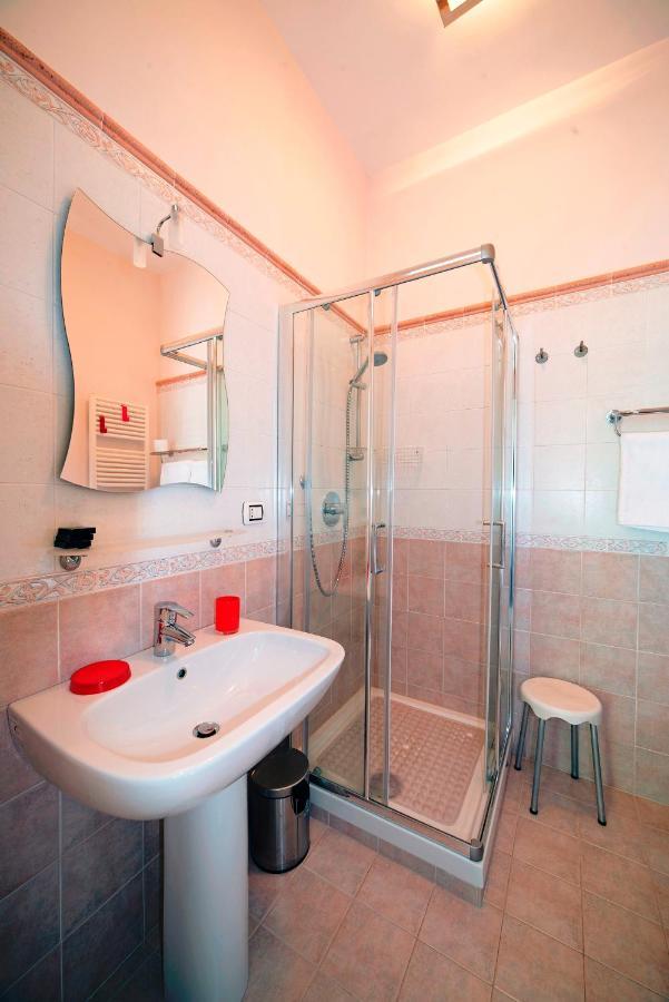 Le Rondini Bed & Breakfast Napoli Bagian luar foto