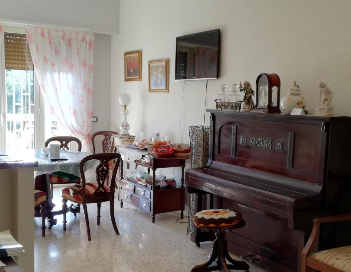 Le Rondini Bed & Breakfast Napoli Bagian luar foto