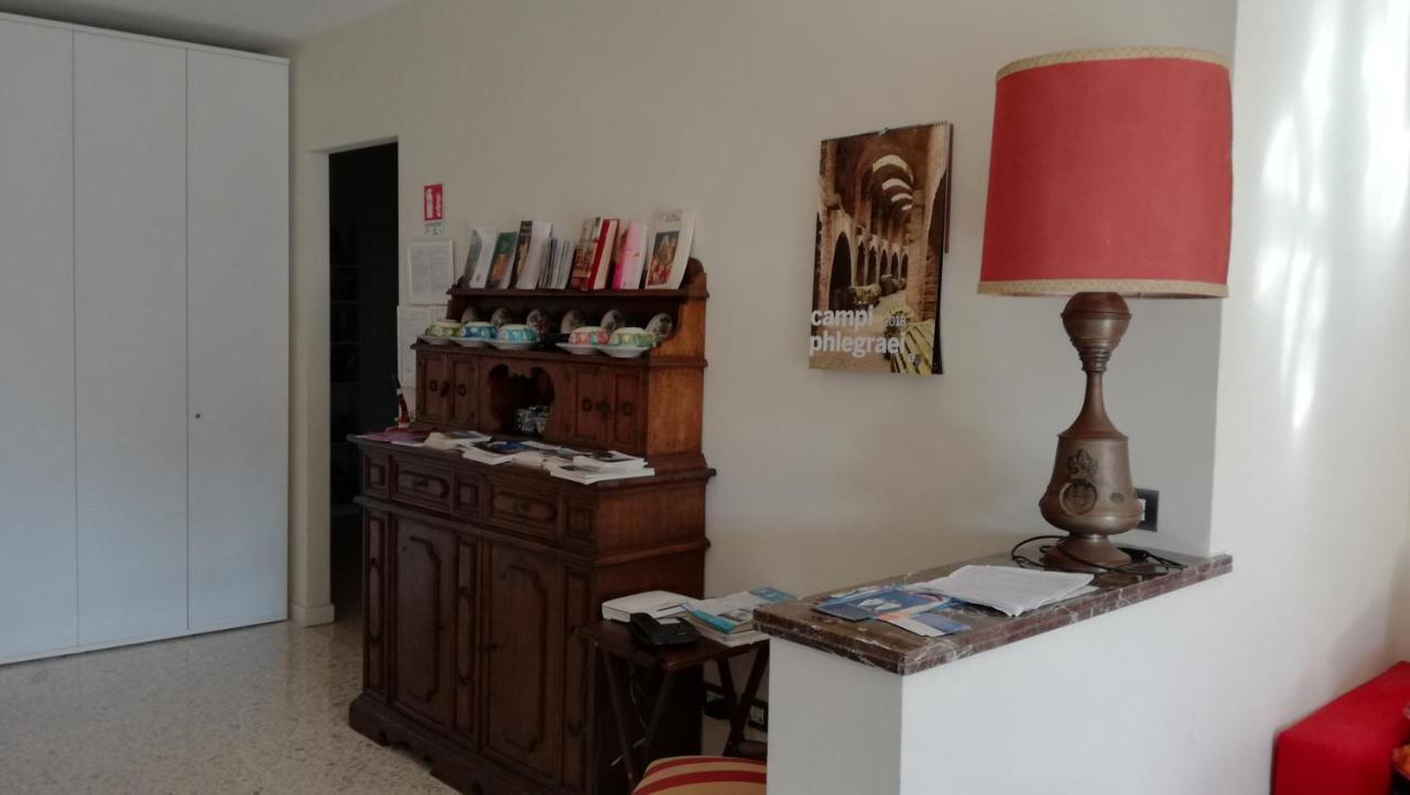 Le Rondini Bed & Breakfast Napoli Bagian luar foto