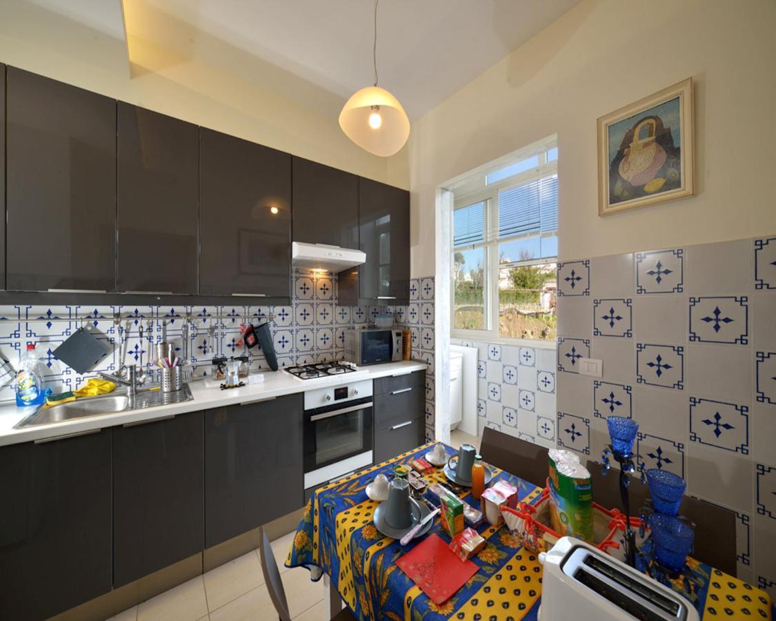 Le Rondini Bed & Breakfast Napoli Bagian luar foto